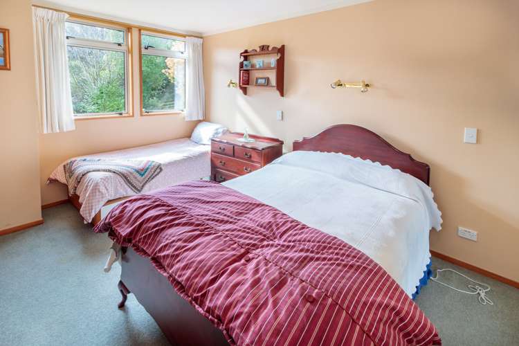 572 Portobello Road Company Bay_14