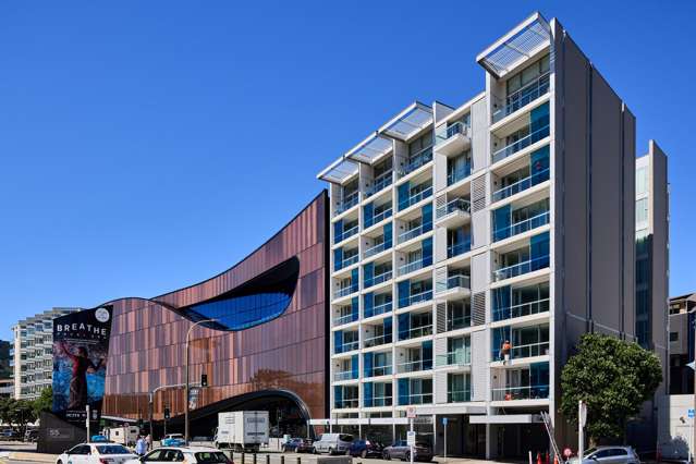 SUPERIOR 4 BEDROOM WATERFRONT APARTMENT