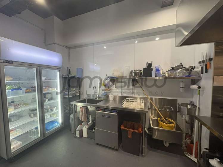 Shop 8 Achilles House City Centre_9