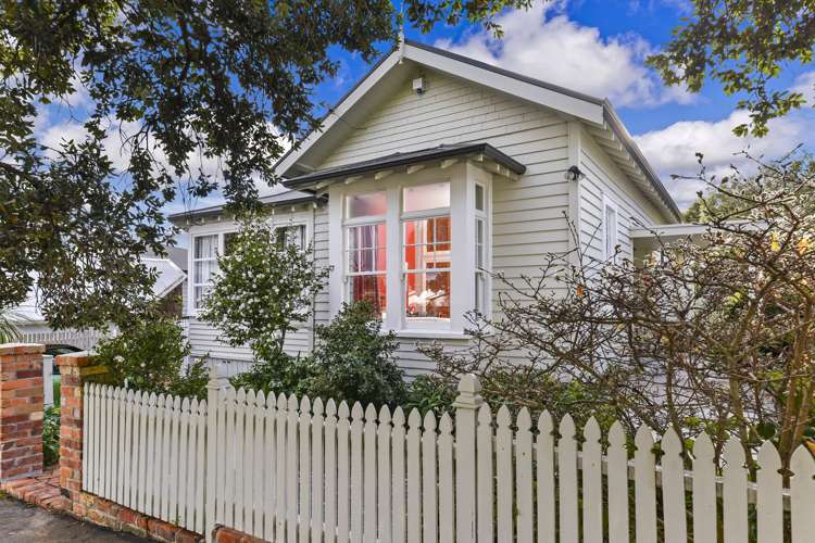 16 Ascot Avenue Narrow Neck_0