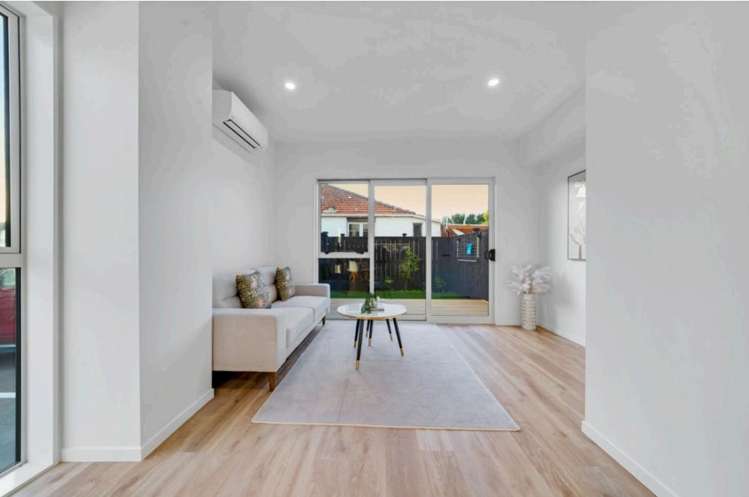 1-2/30 Carruth Road_3