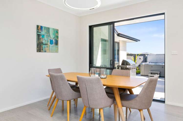 201 Ballintoy Park Drive Welcome Bay_15