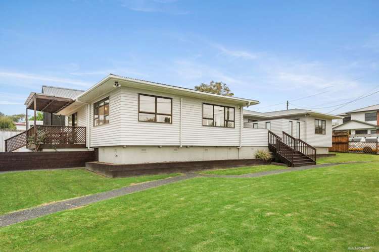 2 Harding Avenue Te Atatu South_15