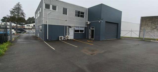 Tidy With Secure Yard