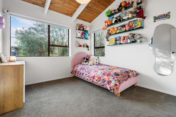 2/59 Churchill Road Murrays Bay_13