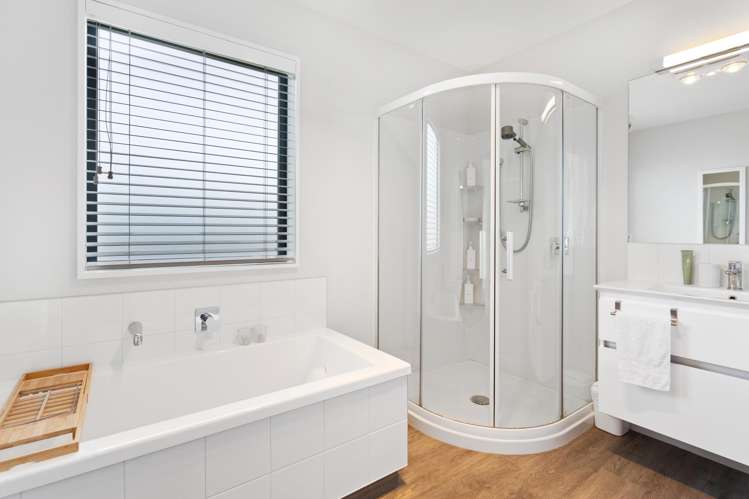 21a Kingsbridge West Burwood_11