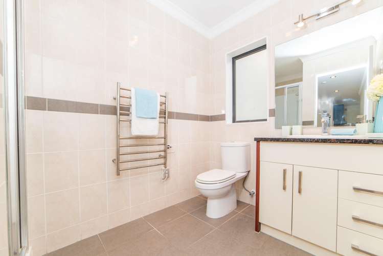 27 Medallion Drive Oteha_24