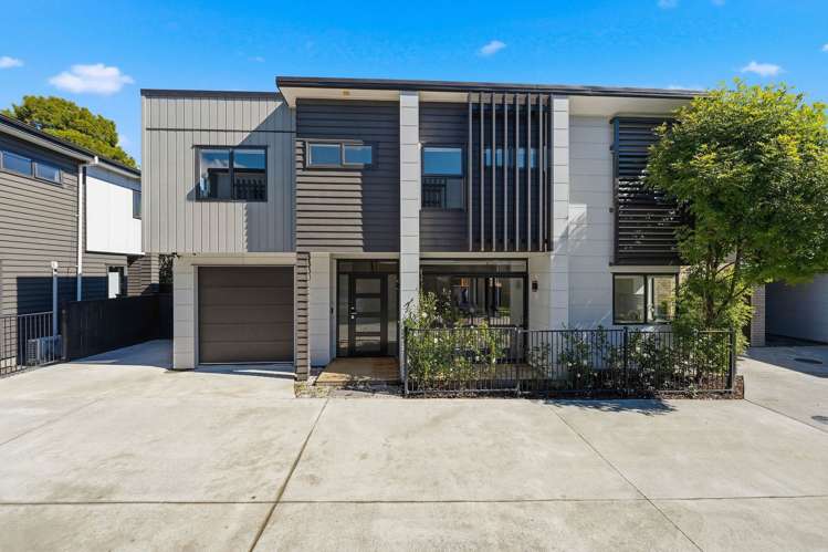 2/224 Princes Street East_0