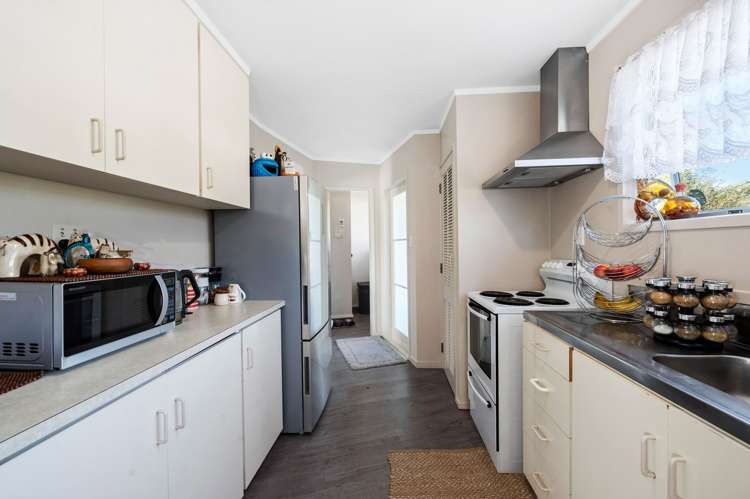 18 Sequoia Crescent Owhata_6