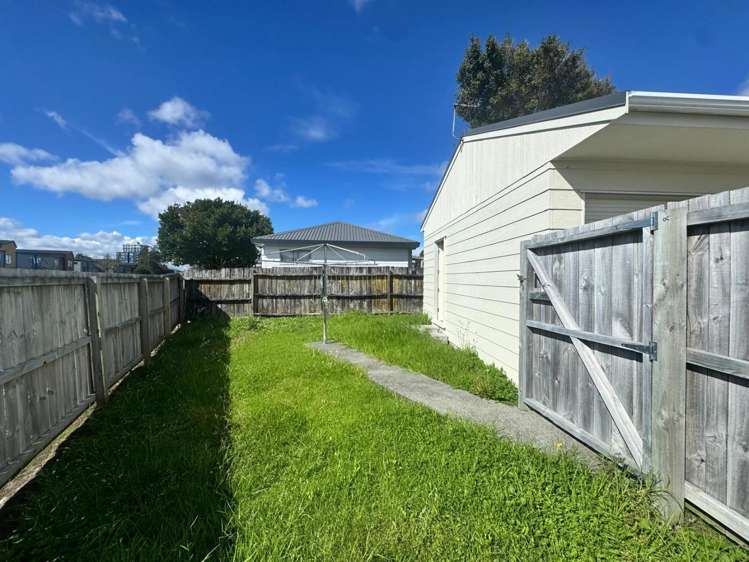 B/12 Sturges Road Henderson_3