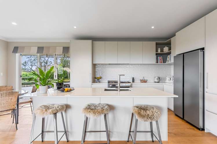 592 Redoubt Road Flat Bush_11