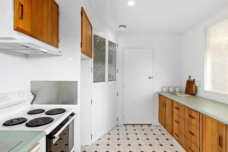 39 Tweed Road Papakowhai_12