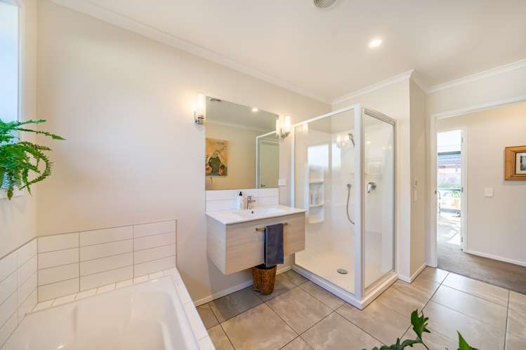 30 Martingale Drive Whitby_17