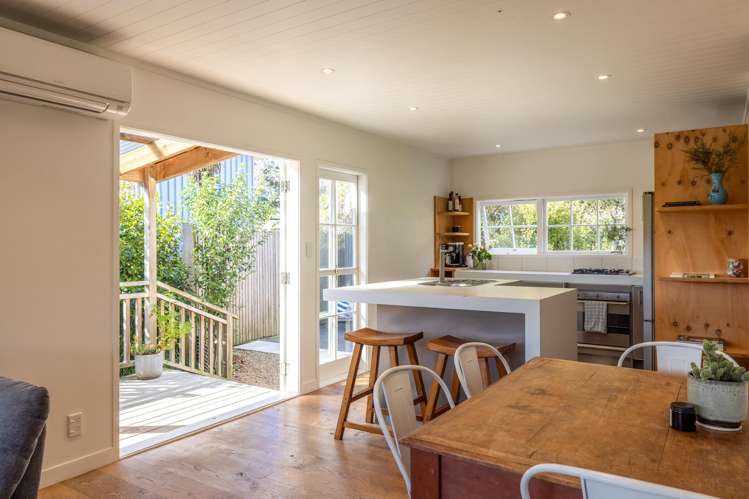 117 Queens Drive Oneroa_5