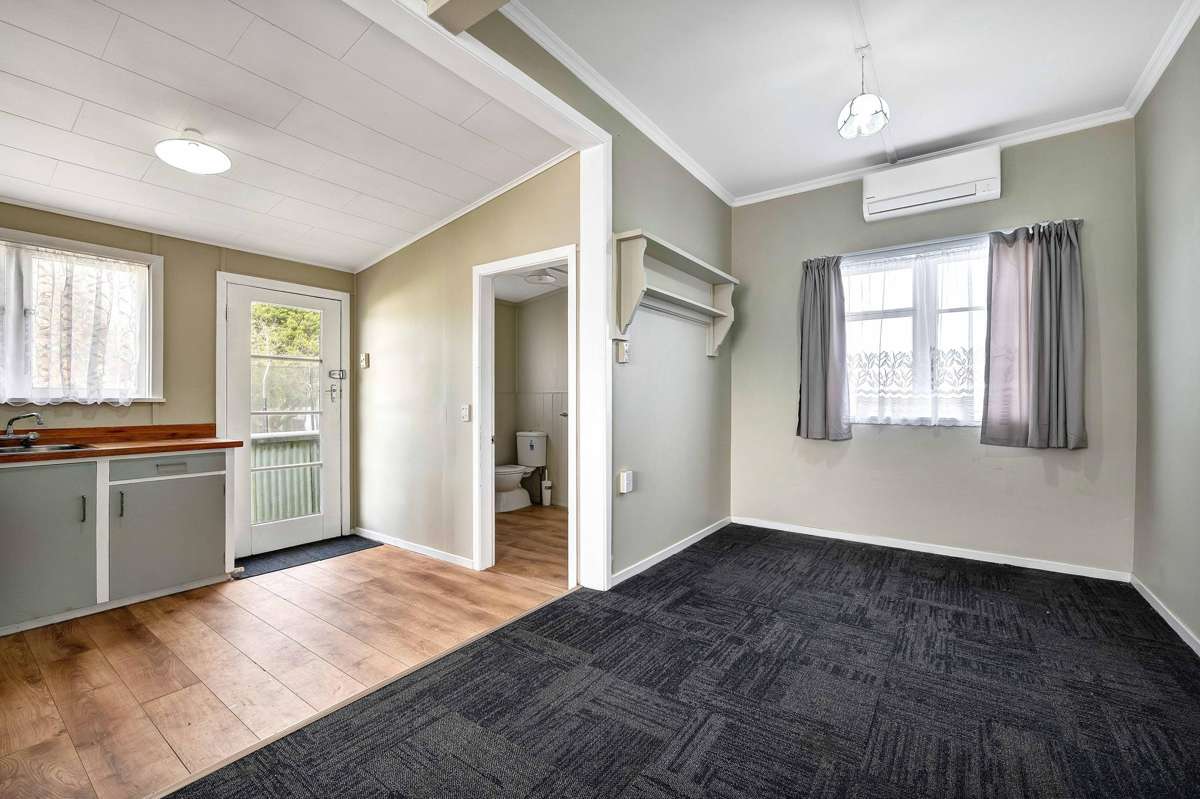 79A Swansea Road_4