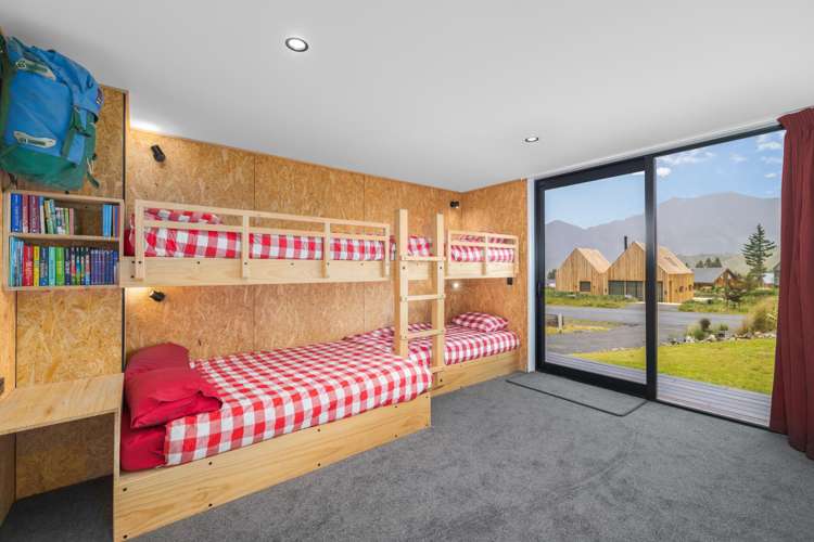 50 Luge Loop Castle Hill_11