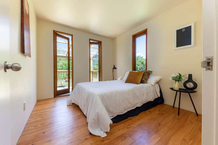 1 Sandys Parade Laingholm_10