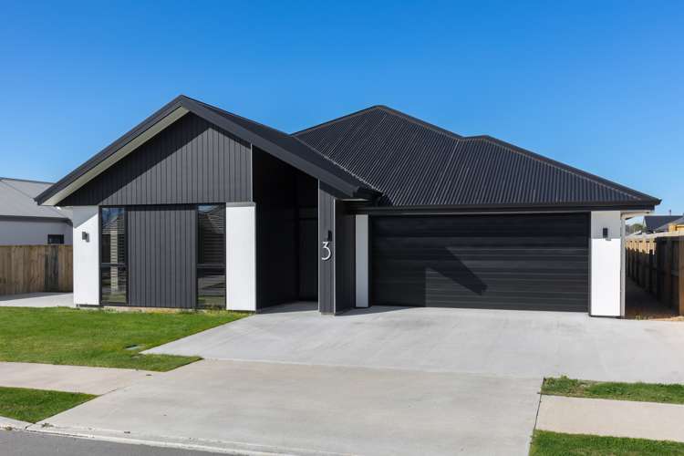 3 Caproni Road Burleigh_25