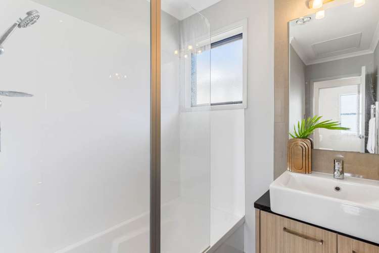 16 Hirimate Place Flat Bush_11