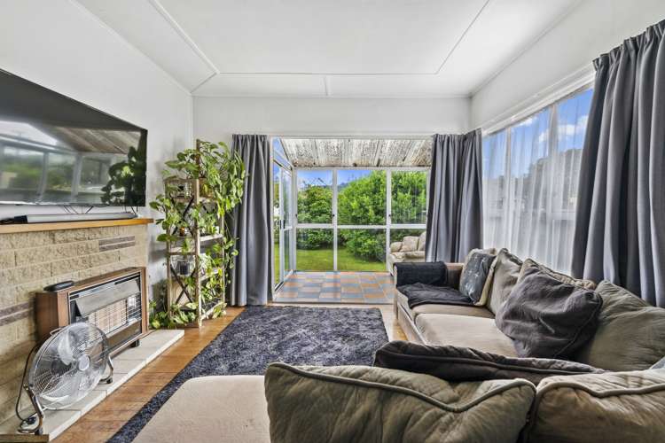 38 Hall Crescent Epuni_5