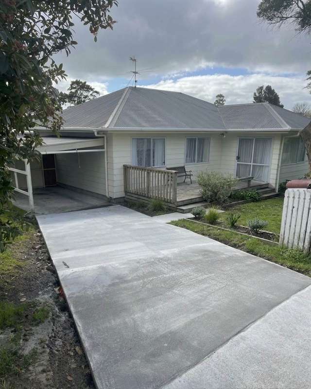 MODERNISED 3 BEDROOM FAMILY HOME IN CENTRAL GL...