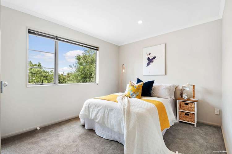 5 Savona Drive Flat Bush_10