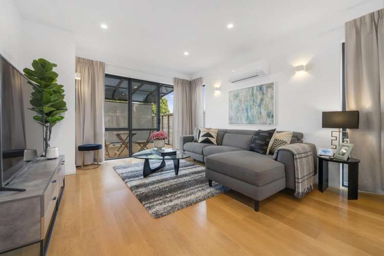 8 Whakaora Lane Flat Bush_3