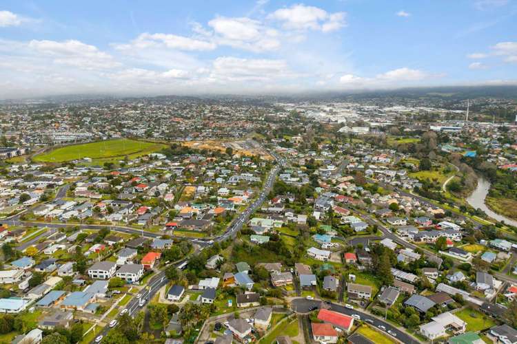 18 Castaing Crescent Te Atatu South_17