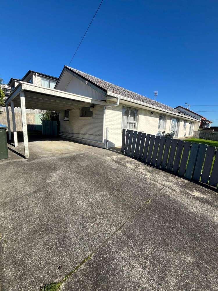 2/112 Carrington Road Mt Albert_1