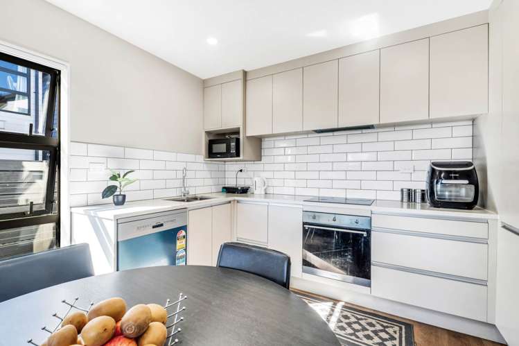 2/43 Clevedon Road_0
