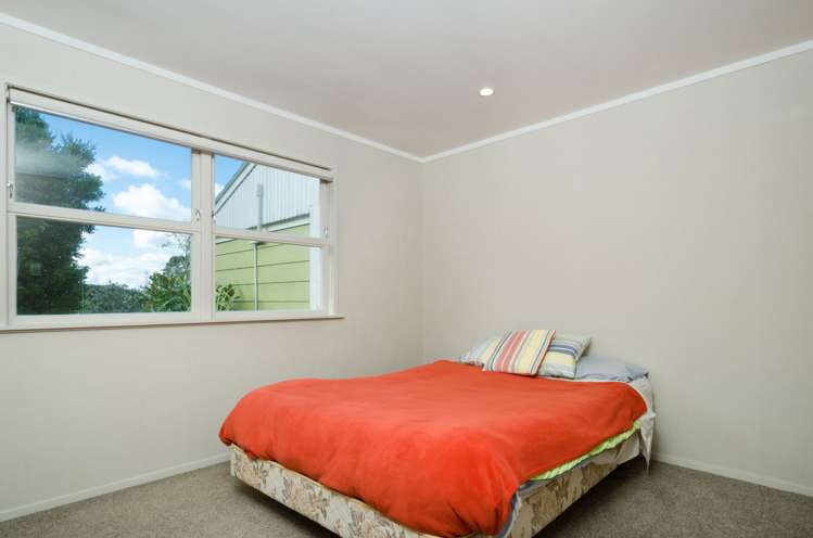 2/3 Talavera Place Te Atatu South_10