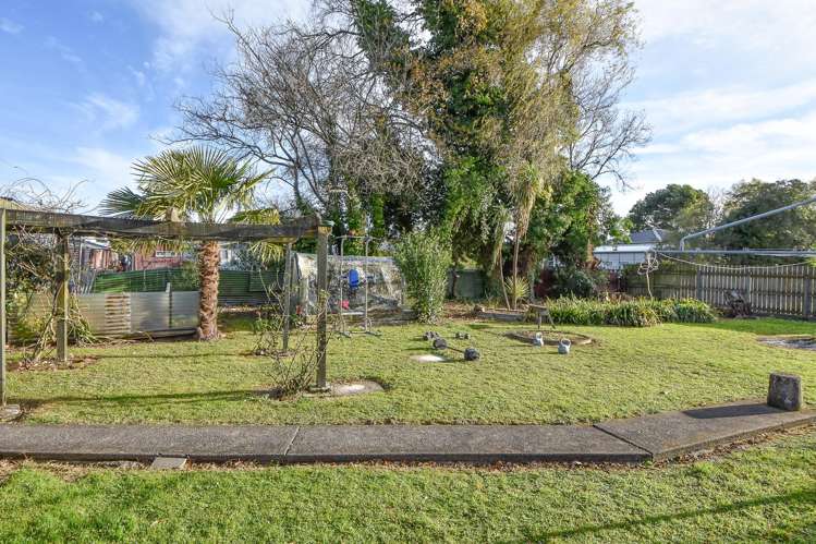 243 High Street North Carterton_23