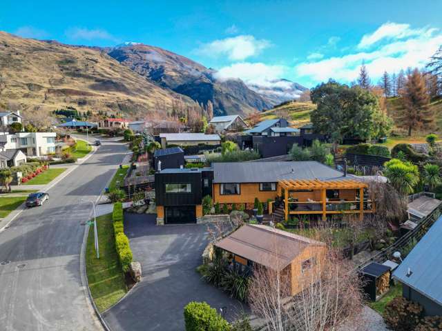 Effortless living, a healthy income, moments to the lake