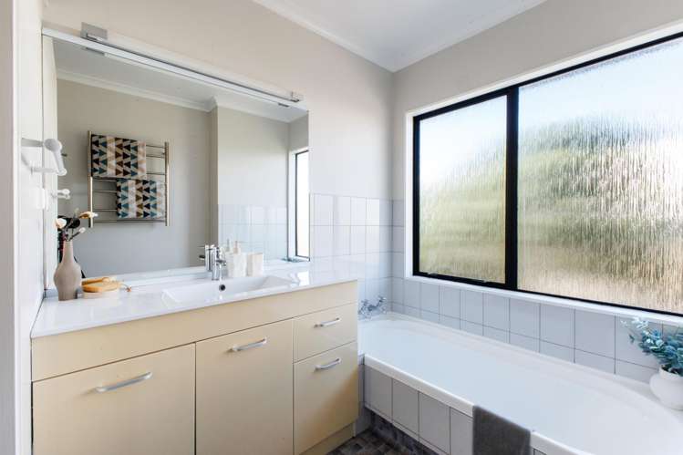 4 Commodores Close Coastlands_14