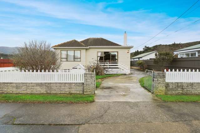 Charming 2 Bedroom House in Best Street, Wainuiomata