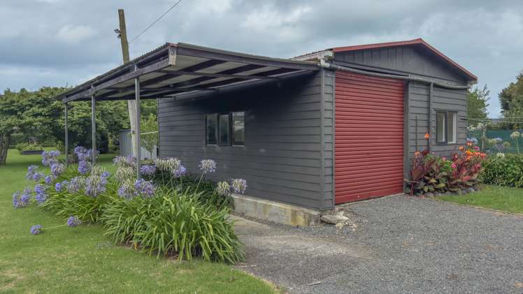 1694 East Coast Road Whakatiwai_13