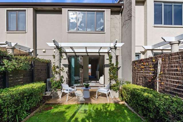 Stylish, High-Quality Townhouse in AlbanyÃ¢ÂÂs Gated Community