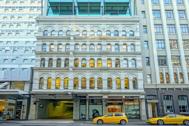 Bright & Modern Office with Outlook