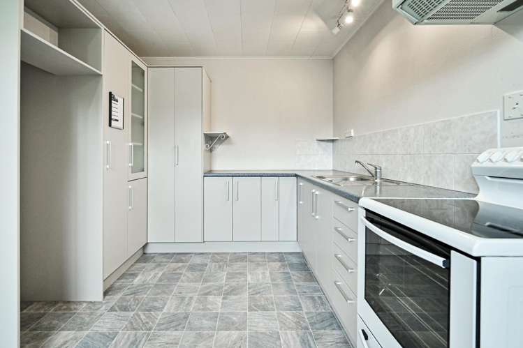 820 Southampton Street West_4