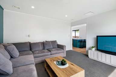 2/13 Edmund Hillary Avenue_3