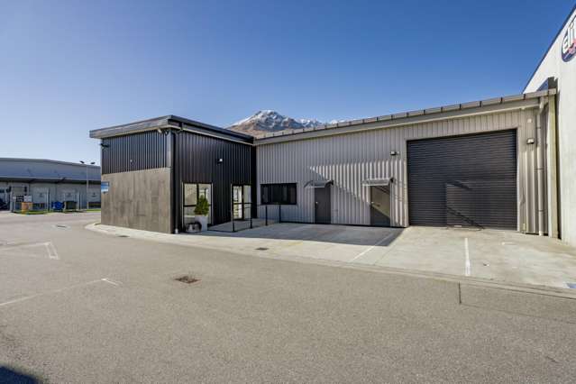 Modern Industrial Unit in Prime Glenda Dr Location
