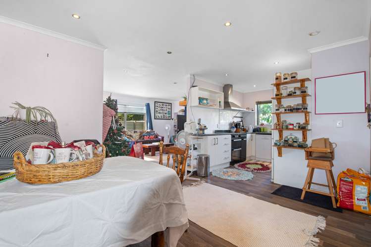 16 Mahanga Road Fairy Springs_2