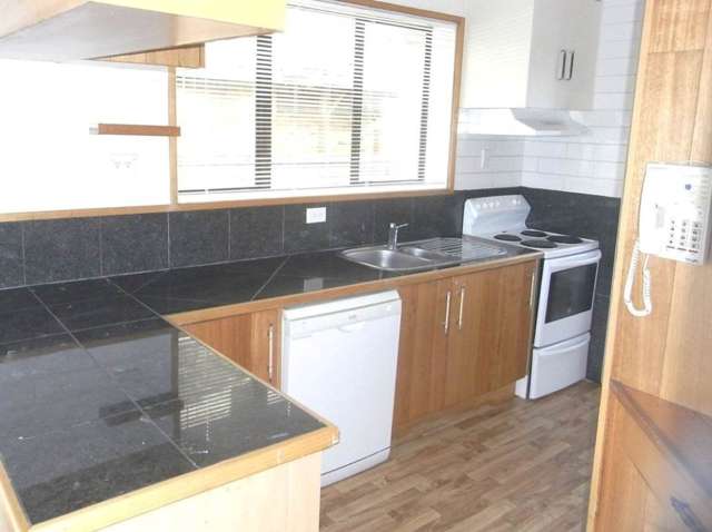 6 Windermere Crescent Blockhouse Bay_4