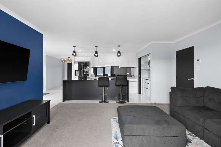 29 Hikawera Drive Frimley_12