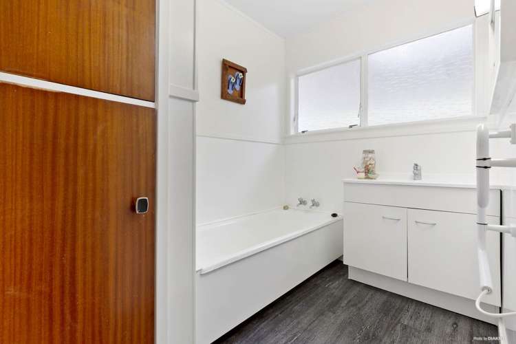 2 Puketitiro Street Glen Eden_8
