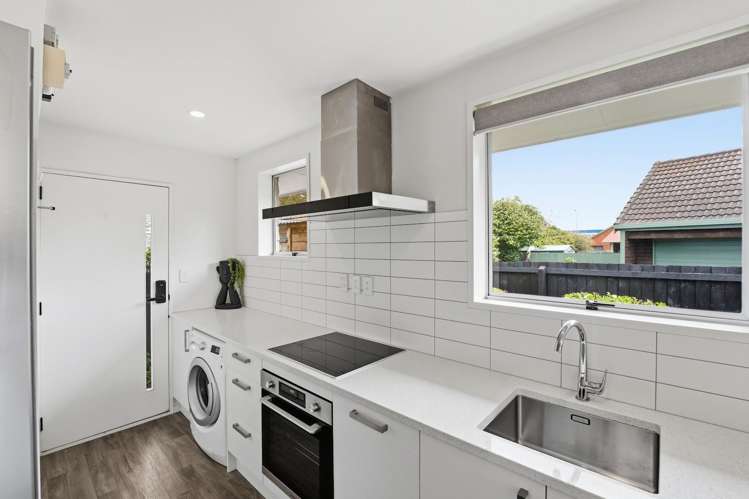 2/17b Prestons Road Redwood_0