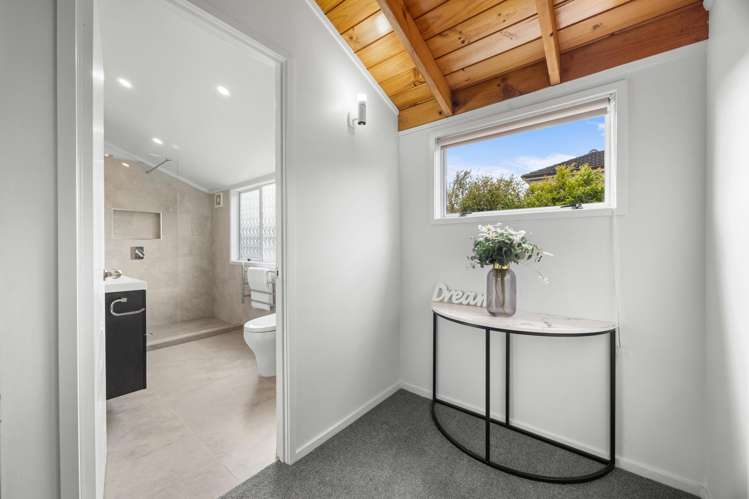 5/110 Norman Lesser Drive St Johns_11