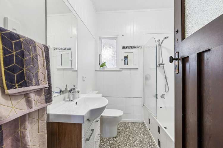 94 Endeavour Street Lyall Bay_9