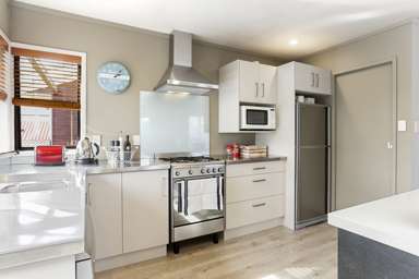 2/47 Alverston Street_4