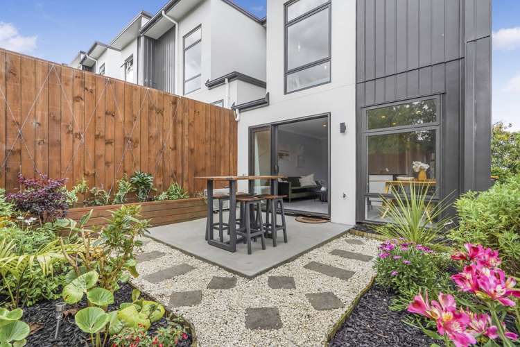 10/25 Thackeray Street Hamilton Lake_7